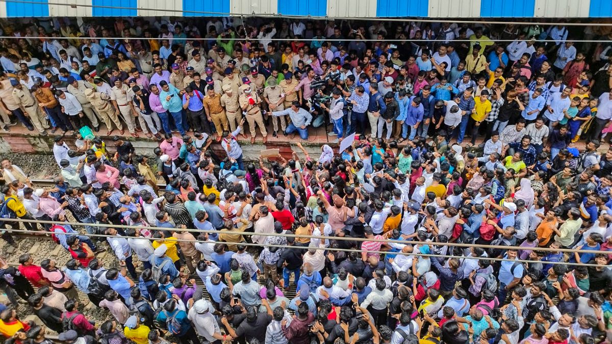 Badlapur sexual assault railway station protest